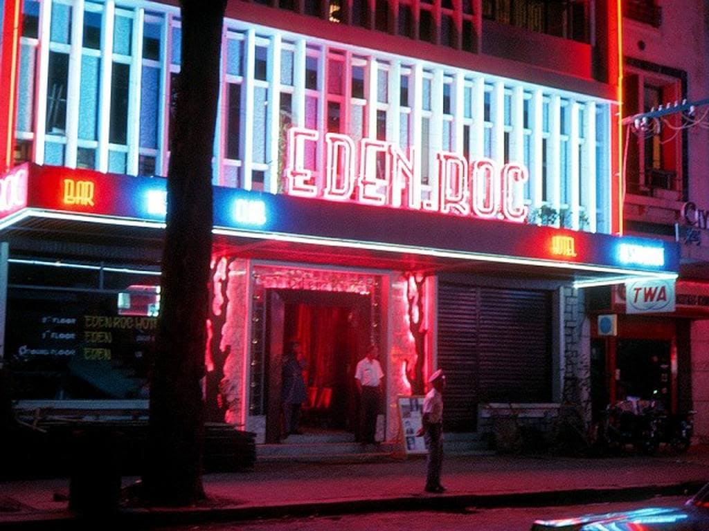 Khách sạn - quán bar Eden Roc.