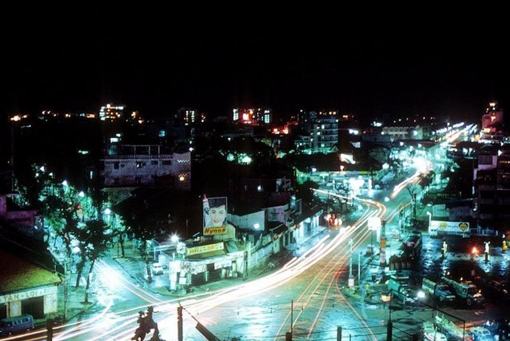 Ngã 6 Phù Đổng.