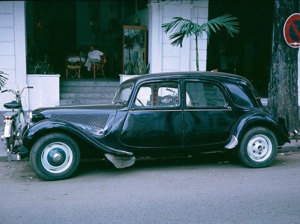 Những chiếc Citroen quý phái xuất hiện khá nhiều trên đường phố Sài Gòn.